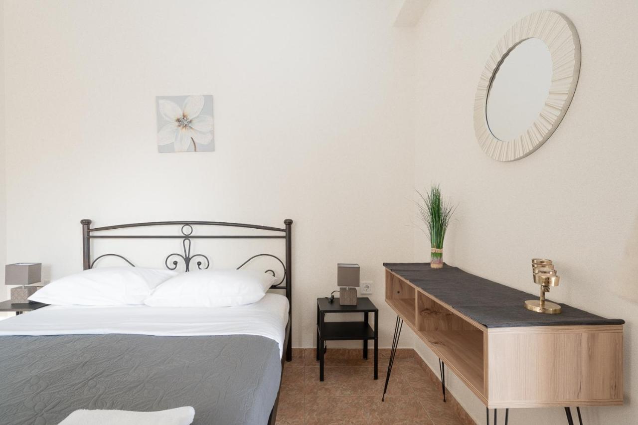 Mtc-Sfs Apartment By The Sea And Airport Pórto Ráfti 外观 照片